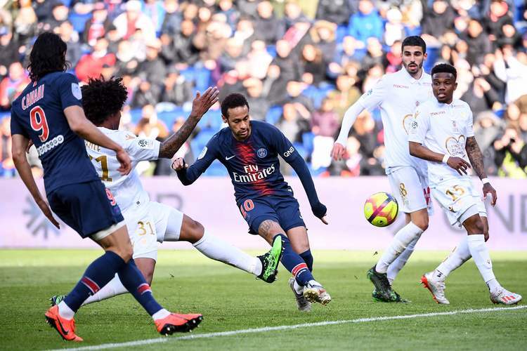 半岛体育全站-关于西亚卡姆爆冷击败巴黎圣日耳曼，大胜引爆全场！的信息-半岛体育全站